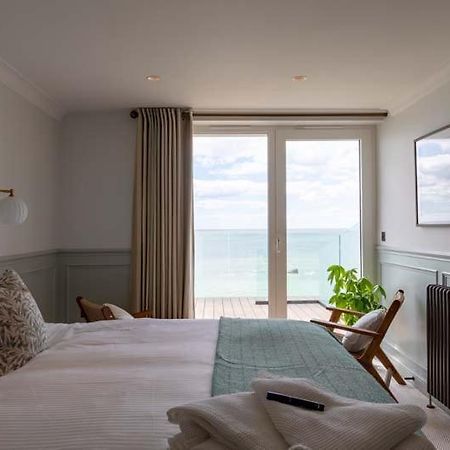 The Albion Hotel Freshwater Bagian luar foto