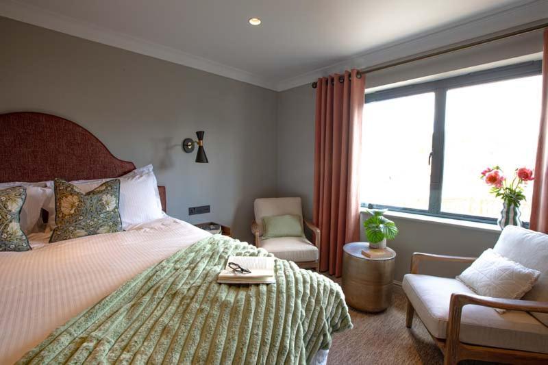 The Albion Hotel Freshwater Bagian luar foto