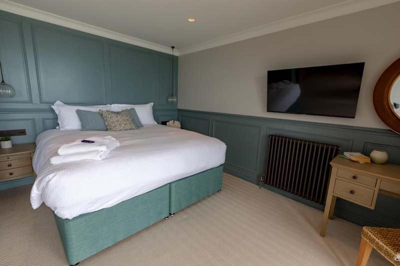 The Albion Hotel Freshwater Bagian luar foto