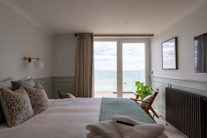 The Albion Hotel Freshwater Bagian luar foto