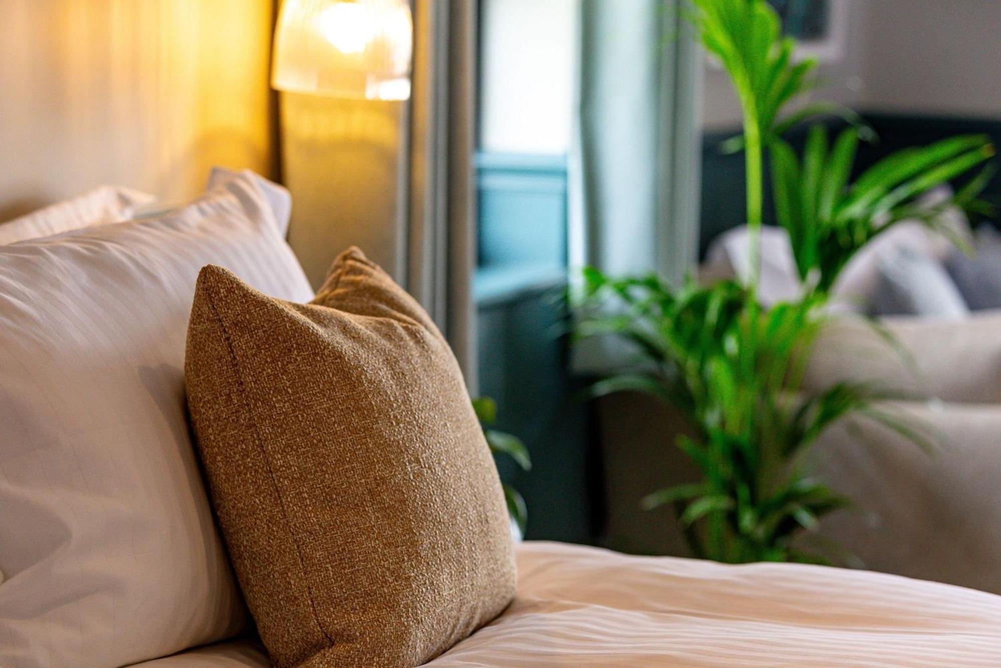 The Albion Hotel Freshwater Bagian luar foto